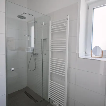 Schoene, Moderne Mit Grosszuegiger Terasse Daire