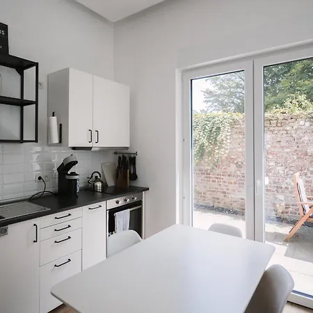 Schoene, Moderne Mit Grosszuegiger Terasse Daire Essen