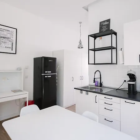 Schoene, Moderne Mit Grosszuegiger Terasse Apartman