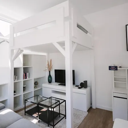Schoene, Moderne Mit Grosszuegiger Terasse Apartment