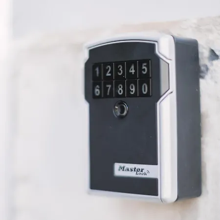 Schoene, Moderne Mit Grosszuegiger Terasse