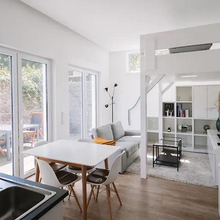 Schoene, Moderne Mit Grosszuegiger Terasse Apartman